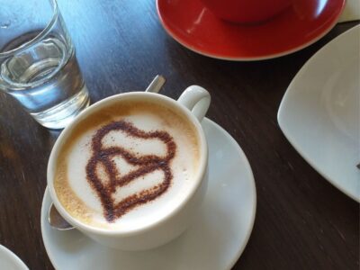 2 Kaffeetassen mit Herz