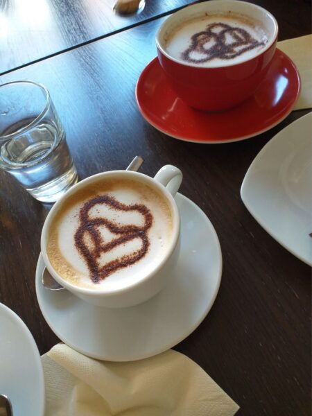 2 Kaffeetassen mit Herz