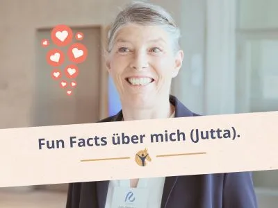 Bloggrafik: Eine lächelnde Frau mit Herzen