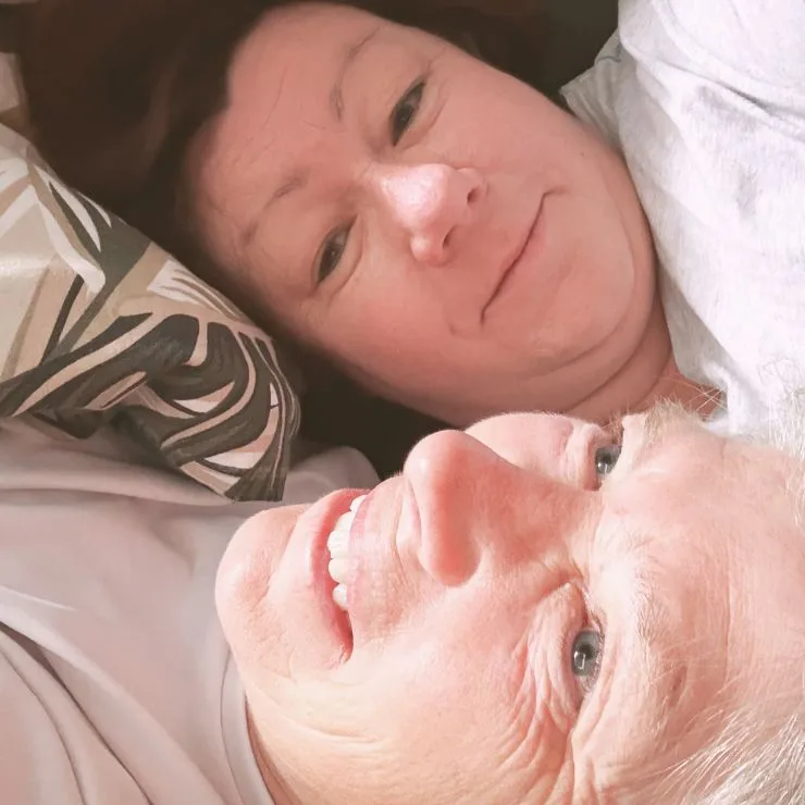 jutta und denise beim aufwachen